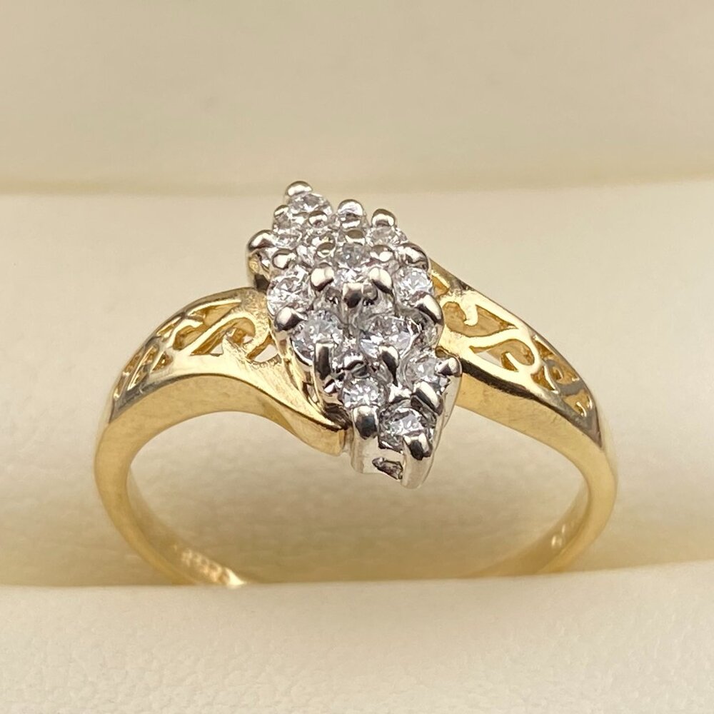 Vtg. Feature Ring Co. Designer 14K Yellow Gold 13 Diamond 0.21 Ct Bypass Sz.6